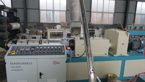 PE Geperforeerde Gaten van de Communicatie van Plum Blossom Grille Tubes With 7 of 9 de Extrudermachine Kabelpijp