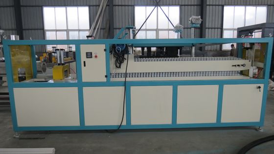 PE Geperforeerde Gaten van de Communicatie van Plum Blossom Grille Tubes With 7 of 9 de Extrudermachine Kabelpijp