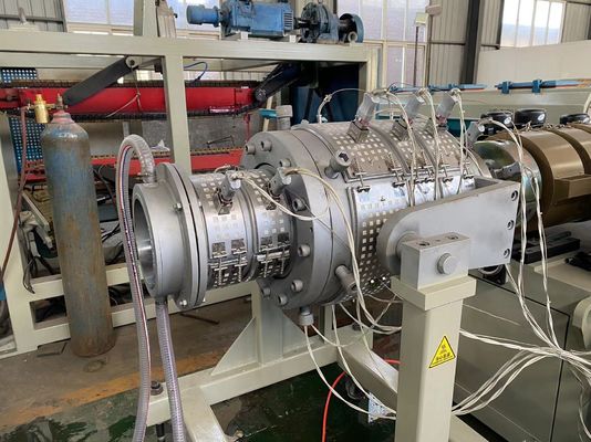 Automatische watertoevoerafvoer PVC-buis extrusielijn PLC-besturing