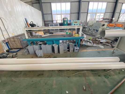 Automatische watertoevoerafvoer PVC-buis extrusielijn PLC-besturing