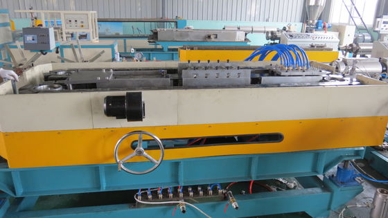 Pp-PE Enige Muur Golfpijpmachine 110mm de Uitdrijvingslijn van de Slangproductie